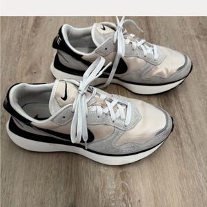 Nike Air Zoom Vomero 5 Size 8